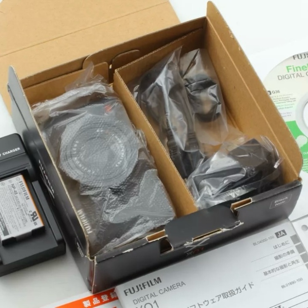 Fujifilm XQ1 Digital Camera - MINT CONDITION